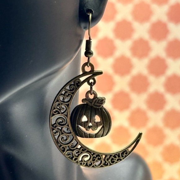 Handmade Halloween Crescent Moon & Pumpkin Earrings! - Picture 4 of 4